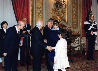 Esponenti del Centro nazionale per la bontà nella scuola, il Comitato promotore ed i vincitori del 46° Premio nazionale "Livio Tempesta"