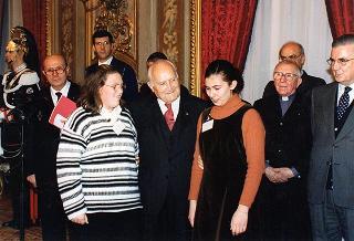 Esponenti del Centro nazionale per la bontà nella scuola, il Comitato promotore ed i vincitori del 46° Premio nazionale "Livio Tempesta"
