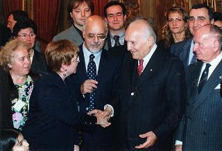 Esponenti del Centro nazionale per la bontà nella scuola, il Comitato promotore ed i vincitori del 46° Premio nazionale "Livio Tempesta"