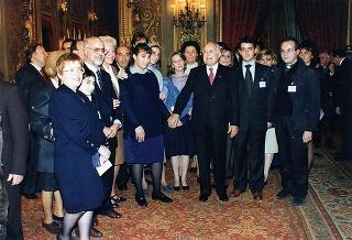 Esponenti del Centro nazionale per la bontà nella scuola, il Comitato promotore ed i vincitori del 46° Premio nazionale "Livio Tempesta"
