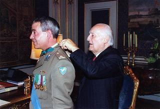 Consegna dell'Onorificenza di Grand'Ufficiale al gen. di brigata Bruno Viva