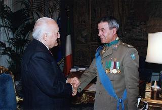 Consegna dell'Onorificenza di Grand'Ufficiale al gen. di brigata Bruno Viva