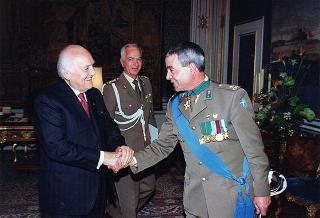 Consegna dell'Onorificenza di Grand'Ufficiale al gen. di brigata Bruno Viva