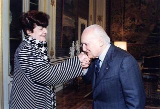Carla Voltolina Pertini, con i proff. Paolo Caretti e Mauro Degl'Innocenti, curatori del volume dedicato a Sandro Pertini, per presentare l'opera