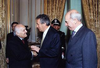 Guido Farolfi, presidente della Sezione d'Italia dell'Associazione dei giornalisti europei, con una delegazione