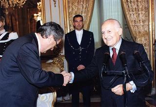 Guido Farolfi, presidente della Sezione d'Italia dell'Associazione dei giornalisti europei, con una delegazione