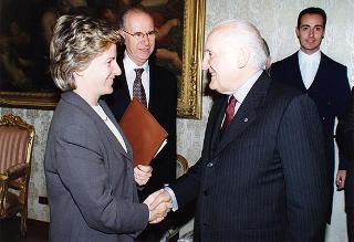 Il Presidente della Repubblica Scalfaro incontra l'avv. Marina Magistrelli, coordinatore nazionale del Movimento per l'Ulivo, con una delegazione
