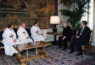 Il Presidente della Repubblica Scalfaro riceve Padre Giovanni Pujana, vicario dei Padri Trinitari spagnoli, con i padri Luigi Cianfriglia e Isidoro Murciego