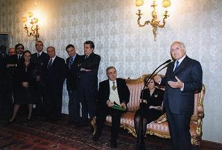 On. Bartolo Ciccardini, presidente dell'Associazione dei ristoranti italiani nel mondo "Ciao Italia", con una delegazione