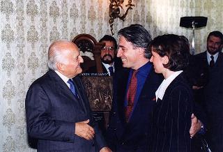 On. Bartolo Ciccardini, presidente dell'Associazione dei ristoranti italiani nel mondo "Ciao Italia", con una delegazione