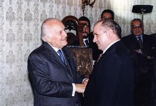 On. Bartolo Ciccardini, presidente dell'Associazione dei ristoranti italiani nel mondo "Ciao Italia", con una delegazione