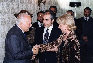 On. Bartolo Ciccardini, presidente dell'Associazione dei ristoranti italiani nel mondo "Ciao Italia", con una delegazione