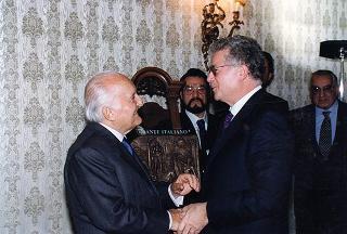 On. Bartolo Ciccardini, presidente dell'Associazione dei ristoranti italiani nel mondo "Ciao Italia", con una delegazione