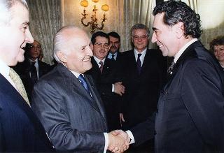 On. Bartolo Ciccardini, presidente dell'Associazione dei ristoranti italiani nel mondo "Ciao Italia", con una delegazione
