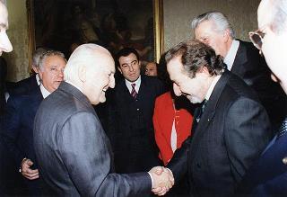 On. Bartolo Ciccardini, presidente dell'Associazione dei ristoranti italiani nel mondo "Ciao Italia", con una delegazione