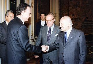 Prof. Arch. Carlo Aymonino, presidente dell'Accademia Nazionale di S. Luca, alcuni esponenti dell'Accademia ed il prof. arch. Francesco Cellini, vincitore del Premio "Presidente della Repubblica" 1996