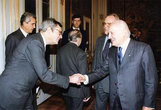 Prof. Arch. Carlo Aymonino, presidente dell'Accademia Nazionale di S. Luca, alcuni esponenti dell'Accademia ed il prof. arch. Francesco Cellini, vincitore del Premio "Presidente della Repubblica" 1996