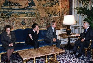 Prof. Arch. Carlo Aymonino, presidente dell'Accademia Nazionale di S. Luca, alcuni esponenti dell'Accademia ed il prof. arch. Francesco Cellini, vincitore del Premio "Presidente della Repubblica" 1996