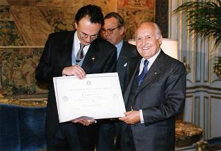 Prof. Arch. Carlo Aymonino, presidente dell'Accademia Nazionale di S. Luca, alcuni esponenti dell'Accademia ed il prof. arch. Francesco Cellini, vincitore del Premio "Presidente della Repubblica" 1996
