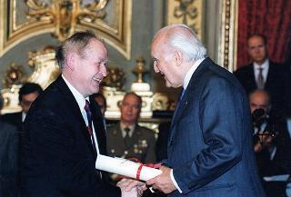 Intervento del Presidente della Repubblica Scalfaro alla cerimonia di conferimento dei "Premi nazionali per la traduzione" 1994, 1995 e 1996