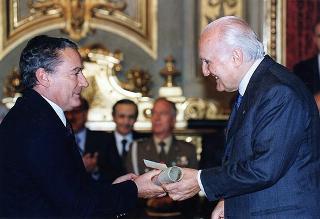 Intervento del Presidente della Repubblica Scalfaro alla cerimonia di conferimento dei "Premi nazionali per la traduzione" 1994, 1995 e 1996