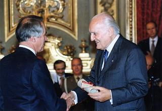 Intervento del Presidente della Repubblica Scalfaro alla cerimonia di conferimento dei "Premi nazionali per la traduzione" 1994, 1995 e 1996