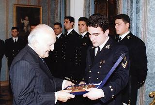 Delegazione di allievi ufficiali dell'Accademia Navale di Livorno in servizio di guardia d'onore al Palazzo del Quirinale