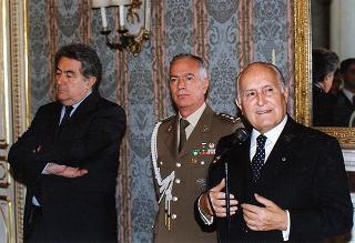 Delegazione di allievi ufficiali dell'Accademia Navale di Livorno in servizio di guardia d'onore al Palazzo del Quirinale