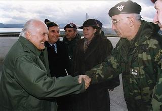 Visita di stato del Presidente della Repubblica Oscar Luigi Scalfaro in Bosnia-Erzegovina, per un incontro a Sarajevo con il Presidente Alija Izetbegovi e con il Contingente italiano dell'IFOR