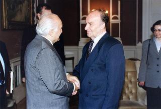 Visita di stato del Presidente della Repubblica Oscar Luigi Scalfaro in Bosnia-Erzegovina, per un incontro a Sarajevo con il Presidente Alija Izetbegovi e con il Contingente italiano dell'IFOR