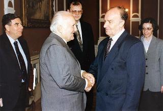 Visita di stato del Presidente della Repubblica Oscar Luigi Scalfaro in Bosnia-Erzegovina, per un incontro a Sarajevo con il Presidente Alija Izetbegovi e con il Contingente italiano dell'IFOR