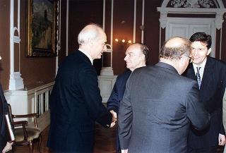 Visita di stato del Presidente della Repubblica Oscar Luigi Scalfaro in Bosnia-Erzegovina, per un incontro a Sarajevo con il Presidente Alija Izetbegovi e con il Contingente italiano dell'IFOR