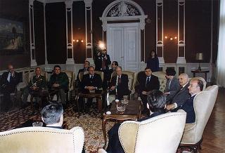 Visita di stato del Presidente della Repubblica Oscar Luigi Scalfaro in Bosnia-Erzegovina, per un incontro a Sarajevo con il Presidente Alija Izetbegovi e con il Contingente italiano dell'IFOR