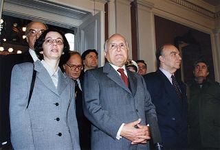 Visita di stato del Presidente della Repubblica Oscar Luigi Scalfaro in Bosnia-Erzegovina, per un incontro a Sarajevo con il Presidente Alija Izetbegovi e con il Contingente italiano dell'IFOR
