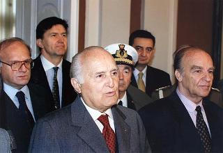 Visita di stato del Presidente della Repubblica Oscar Luigi Scalfaro in Bosnia-Erzegovina, per un incontro a Sarajevo con il Presidente Alija Izetbegovi e con il Contingente italiano dell'IFOR
