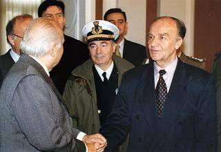 Visita di stato del Presidente della Repubblica Oscar Luigi Scalfaro in Bosnia-Erzegovina, per un incontro a Sarajevo con il Presidente Alija Izetbegovi e con il Contingente italiano dell'IFOR