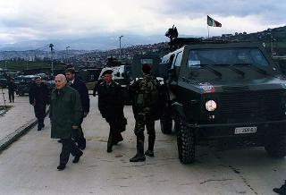Visita di stato del Presidente della Repubblica Oscar Luigi Scalfaro in Bosnia-Erzegovina, per un incontro a Sarajevo con il Presidente Alija Izetbegovi e con il Contingente italiano dell'IFOR