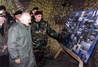 Visita di stato del Presidente della Repubblica Oscar Luigi Scalfaro in Bosnia-Erzegovina, per un incontro a Sarajevo con il Presidente Alija Izetbegovi e con il Contingente italiano dell'IFOR