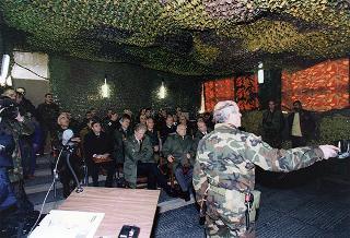 Visita di stato del Presidente della Repubblica Oscar Luigi Scalfaro in Bosnia-Erzegovina, per un incontro a Sarajevo con il Presidente Alija Izetbegovi e con il Contingente italiano dell'IFOR