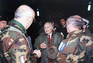 Visita di stato del Presidente della Repubblica Oscar Luigi Scalfaro in Bosnia-Erzegovina, per un incontro a Sarajevo con il Presidente Alija Izetbegovi e con il Contingente italiano dell'IFOR