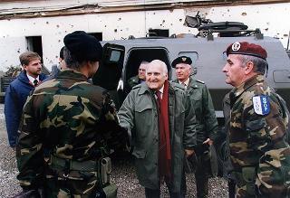 Visita di stato del Presidente della Repubblica Oscar Luigi Scalfaro in Bosnia-Erzegovina, per un incontro a Sarajevo con il Presidente Alija Izetbegovi e con il Contingente italiano dell'IFOR