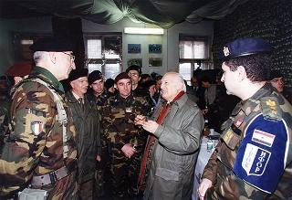 Visita di stato del Presidente della Repubblica Oscar Luigi Scalfaro in Bosnia-Erzegovina, per un incontro a Sarajevo con il Presidente Alija Izetbegovi e con il Contingente italiano dell'IFOR