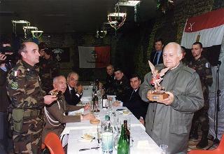 Visita di stato del Presidente della Repubblica Oscar Luigi Scalfaro in Bosnia-Erzegovina, per un incontro a Sarajevo con il Presidente Alija Izetbegovi e con il Contingente italiano dell'IFOR