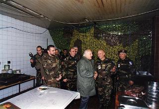 Visita di stato del Presidente della Repubblica Oscar Luigi Scalfaro in Bosnia-Erzegovina, per un incontro a Sarajevo con il Presidente Alija Izetbegovi e con il Contingente italiano dell'IFOR
