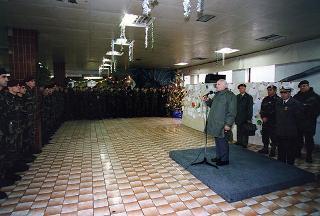 Visita di stato del Presidente della Repubblica Oscar Luigi Scalfaro in Bosnia-Erzegovina, per un incontro a Sarajevo con il Presidente Alija Izetbegovi e con il Contingente italiano dell'IFOR