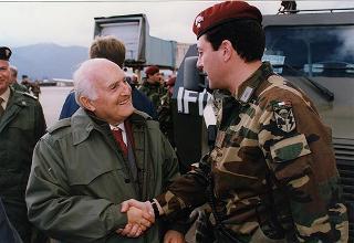 Visita di stato del Presidente della Repubblica Oscar Luigi Scalfaro in Bosnia-Erzegovina, per un incontro a Sarajevo con il Presidente Alija Izetbegovi e con il Contingente italiano dell'IFOR