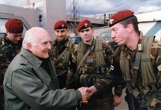 Visita di stato del Presidente della Repubblica Oscar Luigi Scalfaro in Bosnia-Erzegovina, per un incontro a Sarajevo con il Presidente Alija Izetbegovi e con il Contingente italiano dell'IFOR