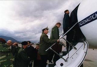 Visita di stato del Presidente della Repubblica Oscar Luigi Scalfaro in Bosnia-Erzegovina, per un incontro a Sarajevo con il Presidente Alija Izetbegovi e con il Contingente italiano dell'IFOR