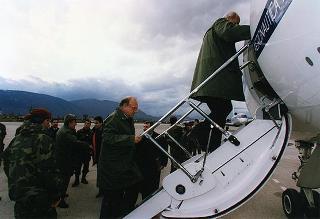 Visita di stato del Presidente della Repubblica Oscar Luigi Scalfaro in Bosnia-Erzegovina, per un incontro a Sarajevo con il Presidente Alija Izetbegovi e con il Contingente italiano dell'IFOR