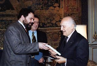 Incontro del Presidente della Repubblica Oscar Luigi Scalfaro con l'on. Luigi Bulleri, presidente dell'Associazione Nazionale Pubbliche Assistenze (ANPAS) e alcuni esponenti